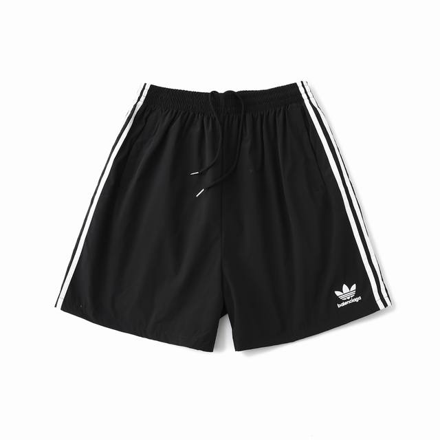 Balenciaga X Adidas 巴黎世家阿迪达斯联名款 23Ss刺绣Logo 梭织运动短裤 得物在售5000，巅峰联名，定织定染梭织面料，网眼内衬，定制