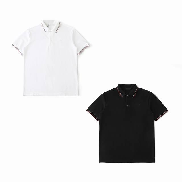 Prada 普拉达 25Ss 春夏新款纯色条纹边短袖Polo衫 面料：定制 G珠地面料 上身清爽透气 红白条纹巧妙点缀 增添了一抹活力 让简约中不失亮点 标志性