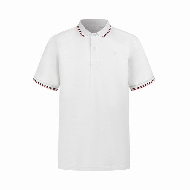 Prada 普拉达 25Ss 春夏新款纯色条纹边短袖Polo衫 面料：定制 G珠地面料 上身清爽透气 红白条纹巧妙点缀 增添了一抹活力 让简约中不失亮点 标志性