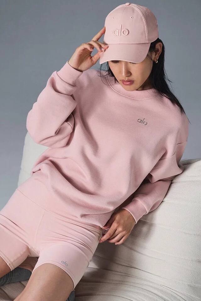 十色齐发Alo 棒球帽谁戴谁好看多色可选，适配各种穿搭风格简约 Logo 设计，低调又有辨识度日常出街、运动健身 都能搭想要时髦不费力，选它准没错戳我带走，开启
