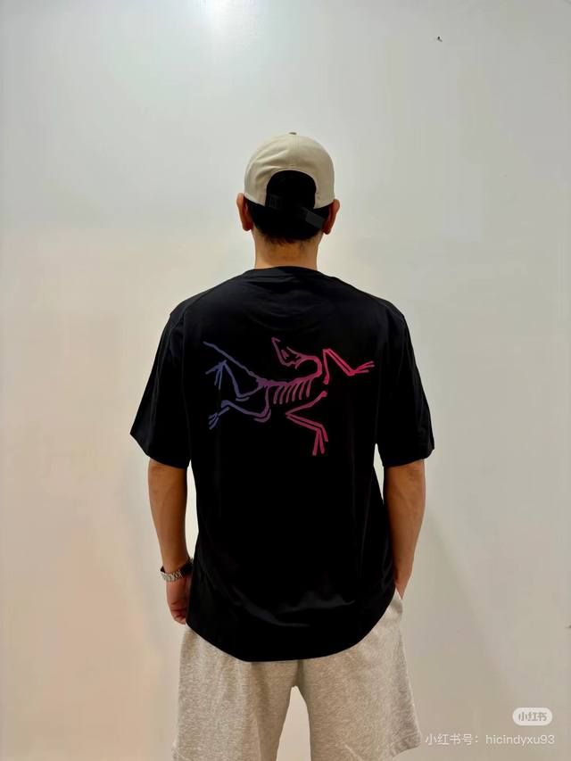 高品质，雪梨纸精包装Arc'teryx 始祖鸟 两色限定款Kragg Cotton渐变色大Logo短袖T恤解锁潮流新高度始祖鸟 Kragg Cotton渐变色大