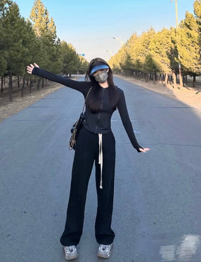高品质，雪梨纸精包装Lululemon 露露25夏季新品！女士修身运动外套冰丝凉感皮肤衣防晒衣！太赞了！观网门店同步！掌柜炒鸡推荐！客供面料88%锦纶+12%氨