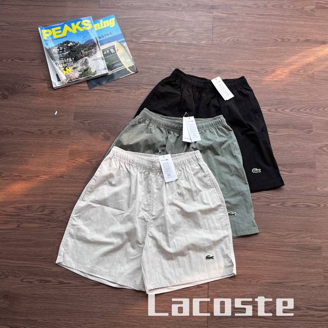 纯原臻品 原厂跟单 原厂品质 Lacoste法国鳄鱼三色基础百搭小标鳄鱼刺绣Logo速干透气舒适运动休闲夏日短裤五分裤面料采用高品质运动面料，兼具柔软与透气性，