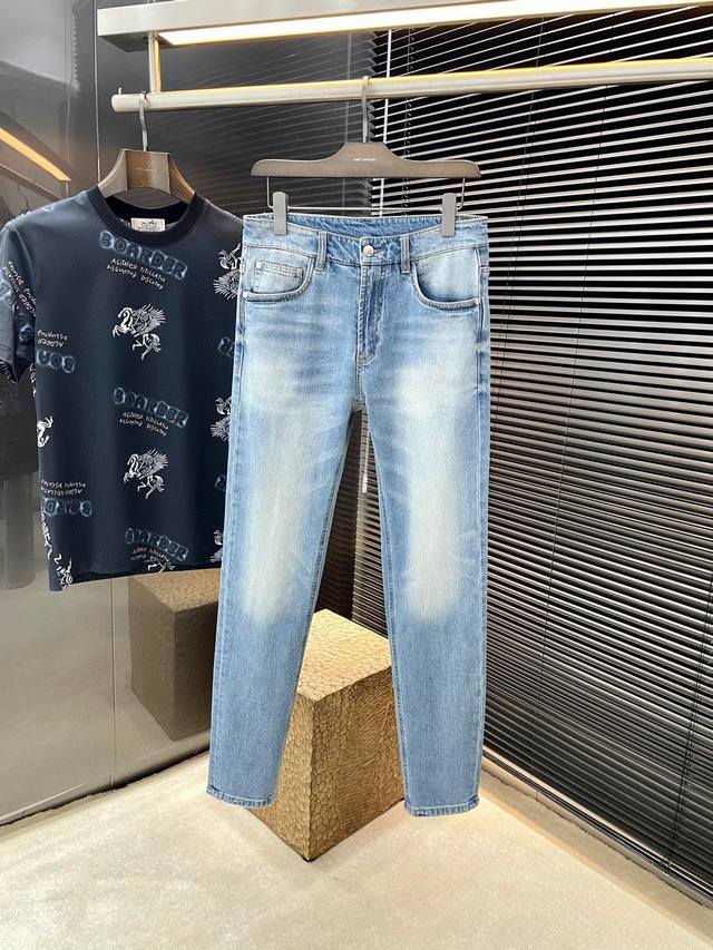 Hermes 爱马仕 2025春夏季新款牛仔裤 进口意大利高定牛仔面料 时尚休闲 常规版型 微弹力面料 面料舒适柔软，突破常规牛仔的面料手感，不闷热，舒适感极佳