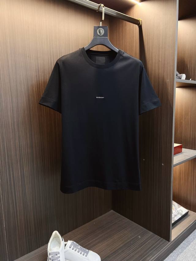 纪梵希25Ss 新品 纸盒包装！圆领短袖T恤1:1对版面料毛圈高克重百分百纯棉 提前做过预缩水1×1双纱不会变形！男女同款 官网细节 字母Logo印花 三标齐全