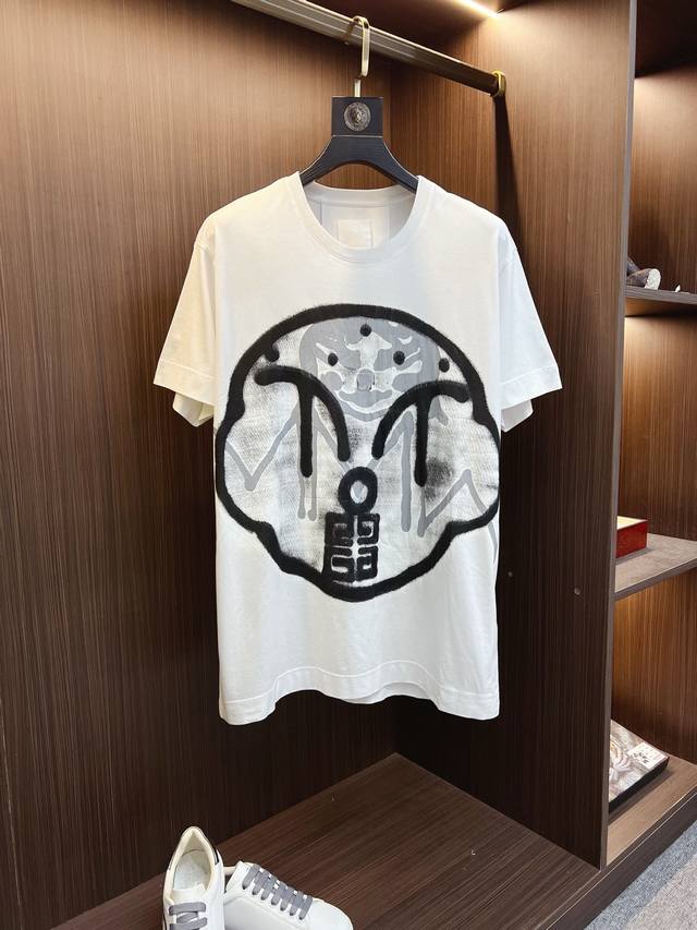 纪梵希25Ss 新品 纸盒包装！圆领短袖T恤1:1对版面料毛圈高克重百分百纯棉 提前做过预缩水1×1双纱不会变形！男女同款 官网细节 字母Logo印花 三标齐全