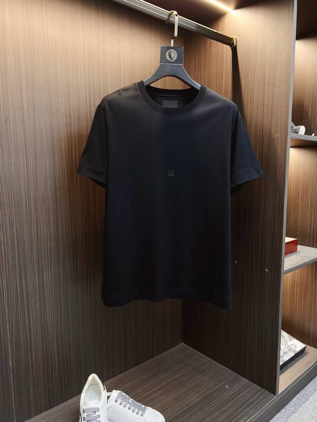 纪梵希25Ss 新品 纸盒包装！圆领短袖T恤1:1对版面料毛圈高克重百分百纯棉 提前做过预缩水1×1双纱不会变形！男女同款 官网细节 字母Logo印花 三标齐全