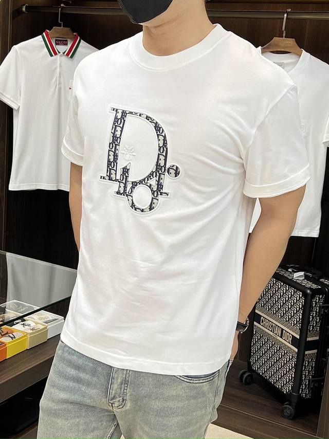 主推 Dior 独家专供春季新款迪奥时尚休闲圆领短袖，纯棉面料原单工艺高端欧版原单T恤，潮流时尚休闲半袖 透气舒适度高，细节无可挑剔，品牌元素设计理念，体现高品
