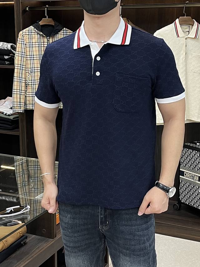 主推 Gucci 25Ss新款满身绣Gg提花5色弹力棉Polo衫这款Polo衫采用弹力珠地棉制作，搭配通体Gg经典绣花，精致展现对比撞色美学。撞色条纹衣领为这款