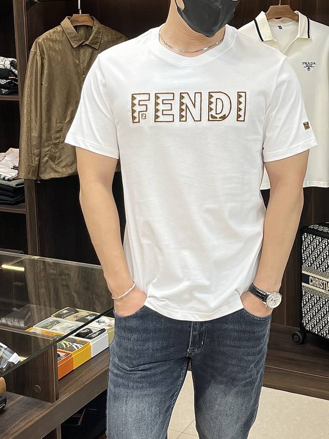 主推 Fendi 独家专供春季新款芬迪时尚休闲圆领短袖，阔版高密度280克纯棉面料，高级密针刺绣、高端欧版原单T恤，潮流时尚休闲半袖 透气舒适度高，细节无可挑剔