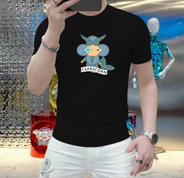 Lv 2025春夏新品爆款 顶级走秀网红款定制 春夏原单时尚休闲短袖T恤。25Ss春夏潮人网红必备单品，精选进口速干玉蚕丝面料，舒适性与透气性兼优，柔软抗皱弹性