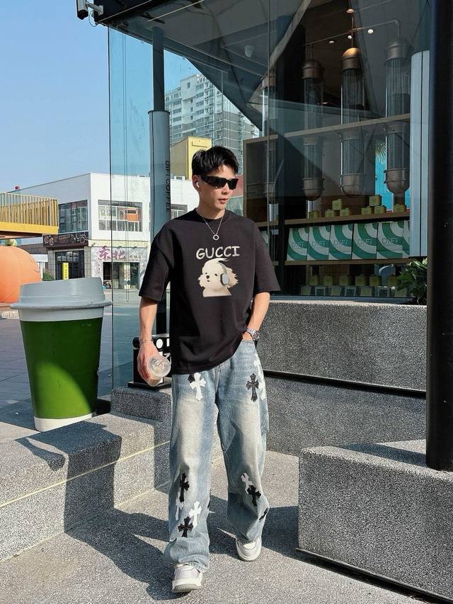 古家 2025春夏新款首发专柜最新款短袖圆领T恤 高端订制 设计前卫时尚！品牌Logo重工艺设计 高端定制面料.手感柔软.穿着舒适.专柜级别精致车线.做工精细.