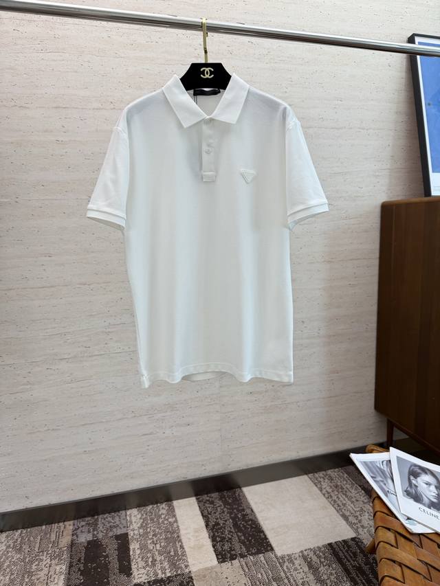 Pra25S春夏男士Polo 胸前标志性Logo徽标 整体非常的轻商务休闲！纯棉面料，上身轻盈舒适顺滑 到手绝对让你觉得物有所值的一件单品！！！ 码数M-3Xl