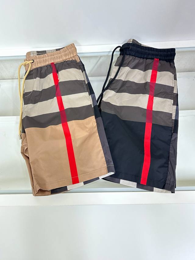 Burberry 巴宝莉 春夏新款男女同款休闲短裤，区分市面料 我们的一条短裤就比市面的重量要重太多了 随意对比～原版宽松版型 休闲运动两不误 定制顶级原版专属