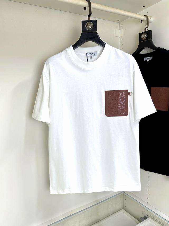 Loewe 罗意威 胖哥福音最大Xl可穿200斤高版本 顶级圆领休闲短袖高级定制百搭款式 任何人都可以轻松驾驭 面料全订制工艺 胸前奢华经典品牌最新Logo设计