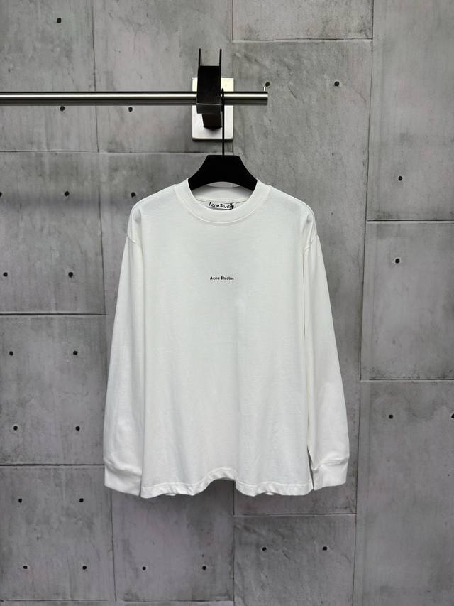 Acne Studios25Fw极简字母Logo长袖T恤工艺说明：采用宽松休闲的版型，纯色系设计，好驾驭又实用。领口、袖口配有螺纹装饰，微微的弹力收拢让更有型。