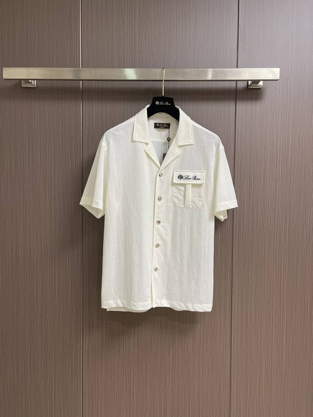 整套 Lp Loropiana 2025Ss夏季新款休闲短袖衬衫短裤套装，定制面料 透气舒适度高，细节无可挑剔，品牌元素设计理念，体现高品质。手感细腻柔软！呈现
