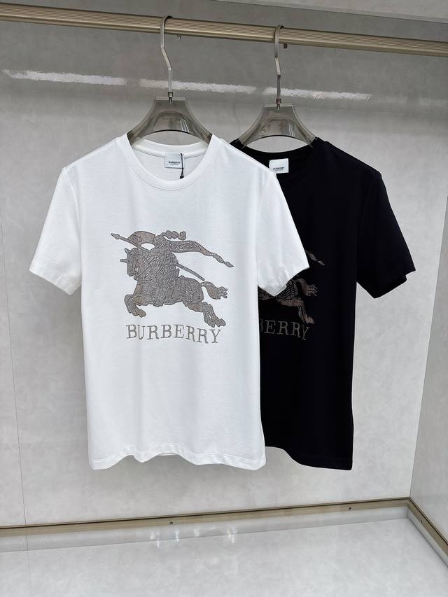 Yan 巴宝莉 2025Ss春夏最新款短袖T恤，手感柔软，穿着舒适，做工精细.上身效果无敌帅气，码数M-3Xlg