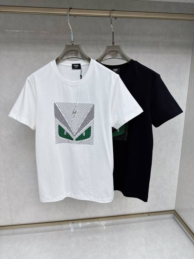 Yan 芬迪 2025Ss春夏最新款短袖T恤，手感柔软，穿着舒适，做工精细.上身效果无敌帅气，码数M-3Xlg