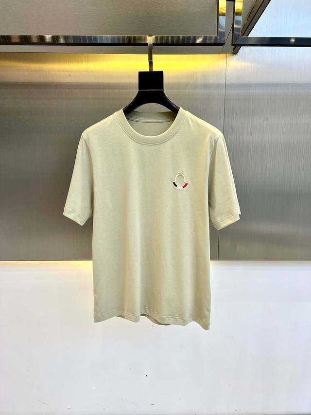 Cx 新品蒙口春夏最新款男士圆领短袖T恤衫，休闲剪裁棉质运动衫，简单大方，标志性的徽标，采用3D立体刺绣工艺，精致考究，饱满有型，强烈地凸显出品牌的个性与文化，