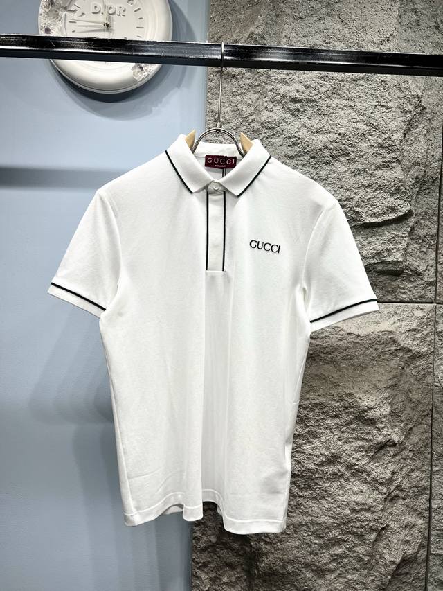 Xp Moncler*蒙口经典微标Polo短袖T恤*选用210G索罗娜精棉驻地网眼面料，这种面料不仅透气舒适，而且质感超级棒，穿上身就不想脱下来。*编织撞色条翻