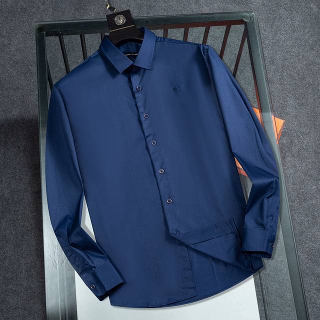 Jdian 新款男士长袖衬衫，数码印花定位，高端版本衬衣！专柜定制面料 透气舒适度高，细节无可挑剔，品牌元素设计理念，体现高品质。手感细腻柔软！呈现休闲裁剪，上