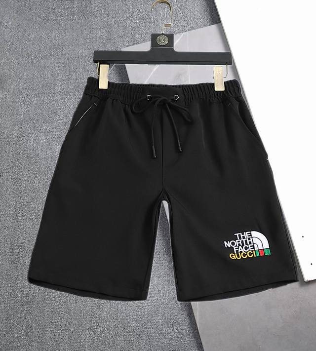 Zhen The.N F北面、Guccl古驰联名夏季休闲短裤，平纹高密弹力涤纶面料，具有超强透气性，排湿性和抗紫外线能力。穿着柔和舒适；Logo极具品牌文化和流