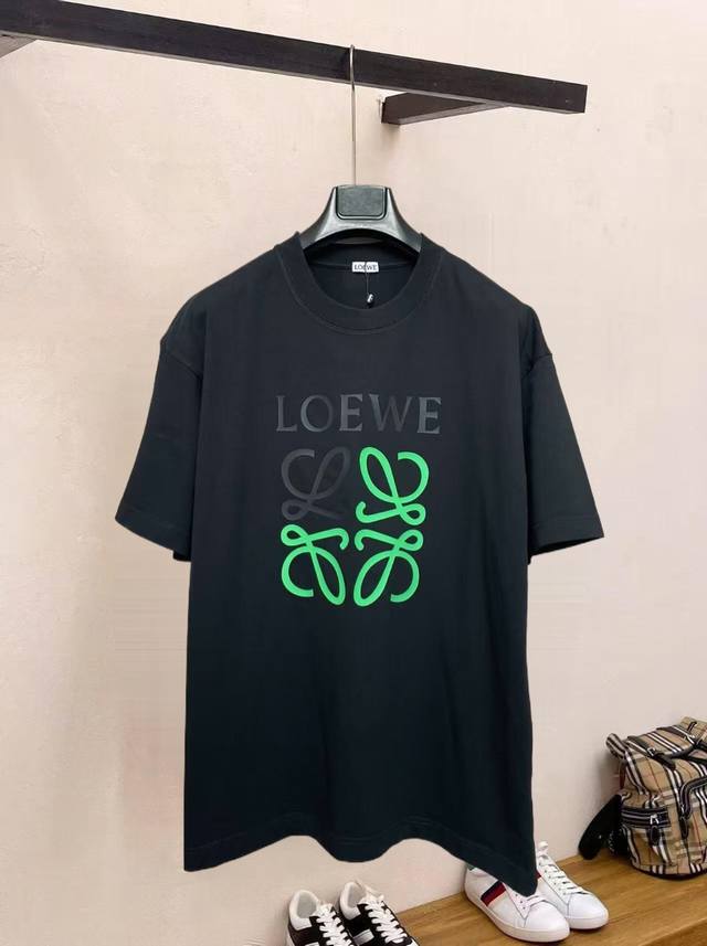 G 纯棉最新面料经典标识图案Logo时尚简约潮流短袖，最顶级的品质专柜原单短袖，顶级制作工艺进口面料，专柜款独特设计，采用进口高端订制面料。官网在售！面料版型超