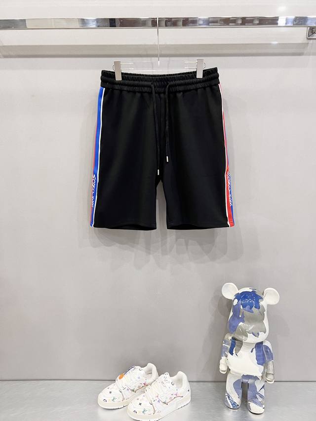 Kk Moncler 蒙口 定制太空棉短裤字母Logo织带尼龙口袋设计徽章工艺标识官方同步 高版本 高品质时尚个性 百搭潮流纯原品质 原版面料吊牌 领标 水洗麦