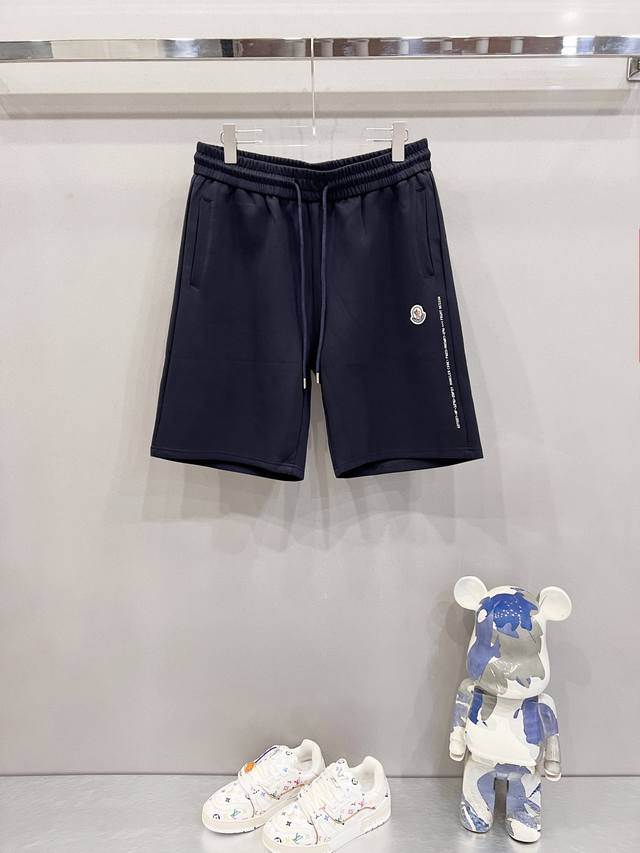 Kk Moncler 蒙口 定制太空棉短裤排列字母数字编码印花品牌章仔工艺标识官方同步 高版本 高品质时尚个性 百搭潮流纯原品质 原版面料吊牌 领标 水洗麦 三