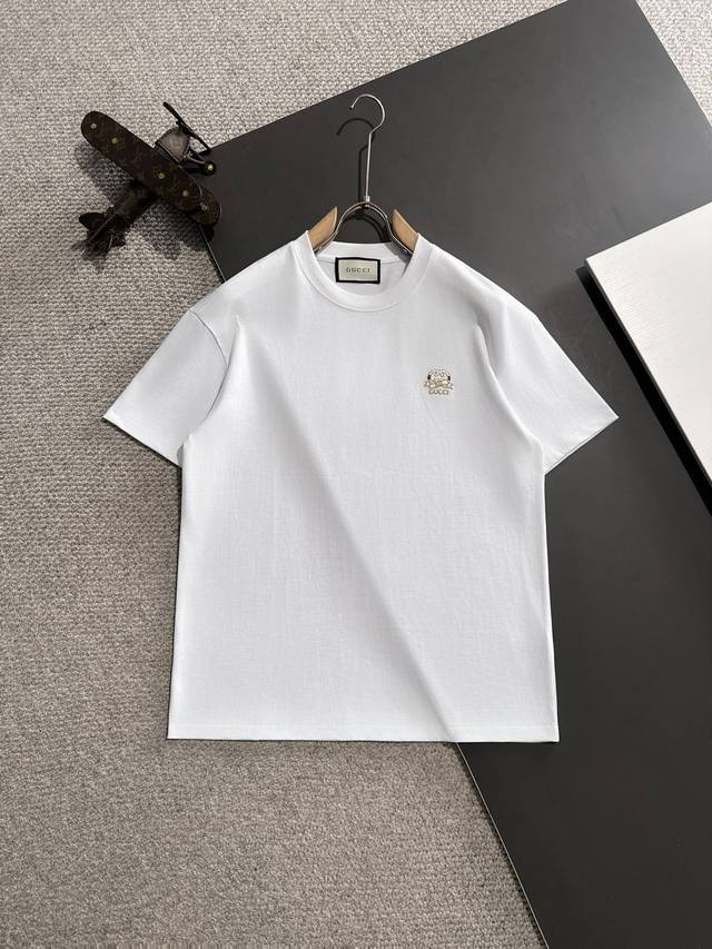 Fan Gucci2025春夏款上新 原高版本 面料采用280克高密度纯棉 不变形 不缩水 工艺介绍：双线走位 洗水＋前后精密万针进口机刺绣Size：M到4Xl