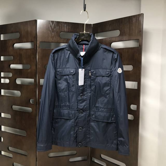 Qiu Moncler 蒙口 2025春夏新款男女同款夹克外套，品牌最新设计素！既不单调也不复杂,恰到好处的展现品味！客供定制进口聚酯纤维面料！面料独具的高奢立