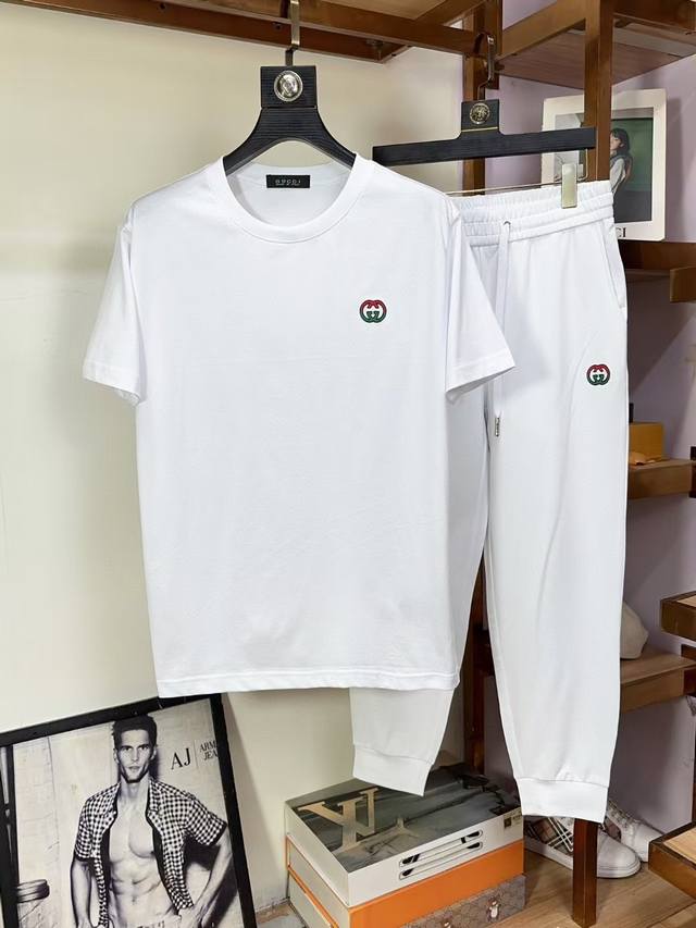 Mos Gucci 古奇 爆款A 高端 ！贵族套装 原单品质独家首选高品质各大品牌套装，全是欧美顶级爆款花色及面料手工，世界顶尖设计师作品，具备国际时尚大牌元素