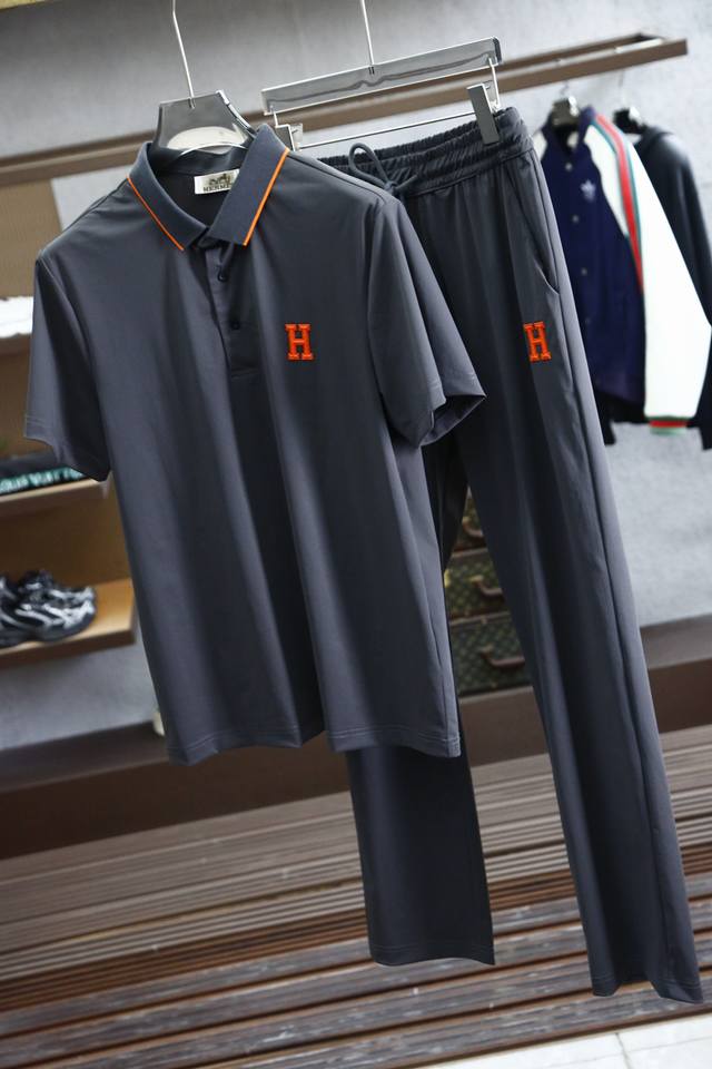 Cheng 爱马仕-新品速干套装 2630春夏最新品套装，同步有售，时尚休闲运动系列，采用进口四面弹梭织面料，顶级经典Logo标志工艺图案，简单而不失时尚，上身