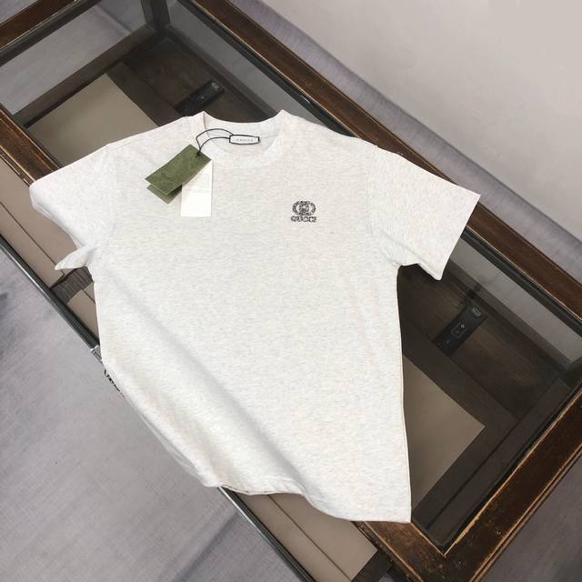 Bb衣服 裤子 Gucci 古驰 2025春夏最新款男女同款休闲圆领套装，品牌最新设计元素！既不单调也不复杂，好处的展现品味！定制印花Logo点缀 舒适吸汗透气