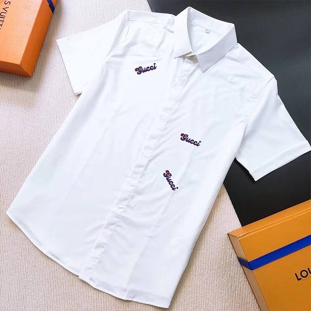 Haiy Gucci 古奇 今年春夏Gucci家族男士衬衣时尚休闲短袖衬衫，香港洋行渠道货，重磅高端臻品，一款高奢品鉴白金级单品，品相纯正！春夏颜值度颇高的一款