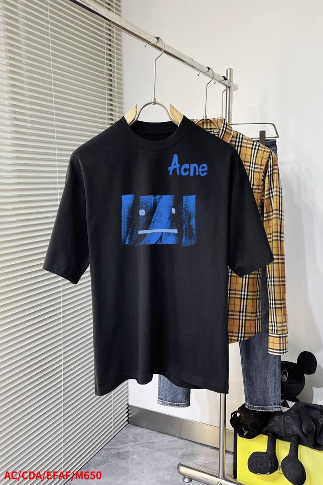 M650 Ac Acne 新款字母印花双层重工短袖T桖 字母图案不管是T桖还是卫衣都是每年的爆款单品 前幅大面积印花采用大康丽数码印花机直喷 成本极高 经过多次