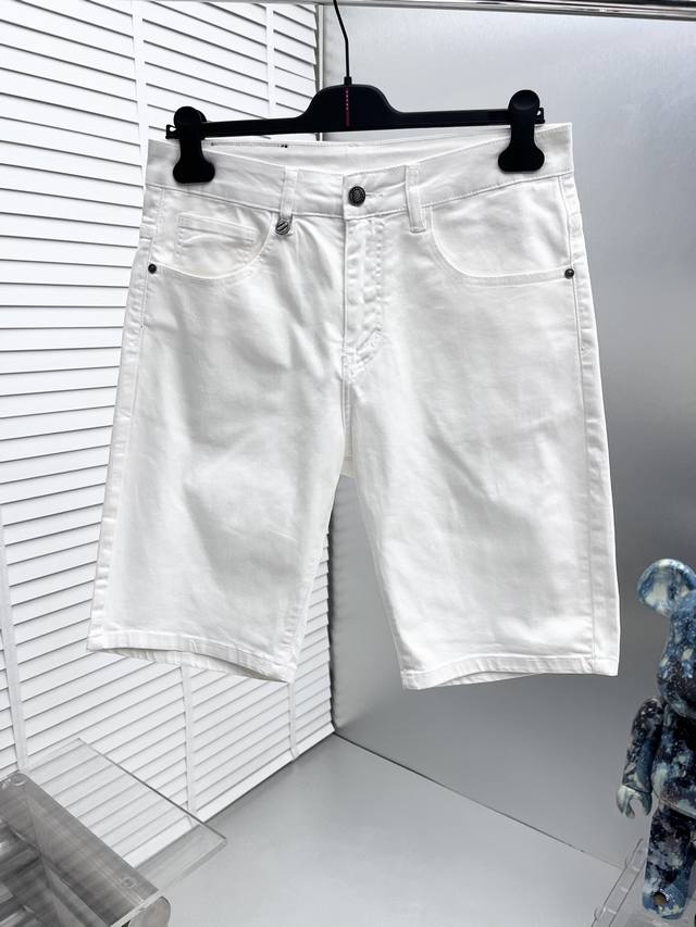 Zegna*杰尼亚 2025春夏新款牛仔短裤，重工水洗牛仔面料，定制面料和一般牛仔布料比起来，更加柔软舒适！超重工洗水工艺 双工艺洗水 整条裤子，手感舒适，细腻