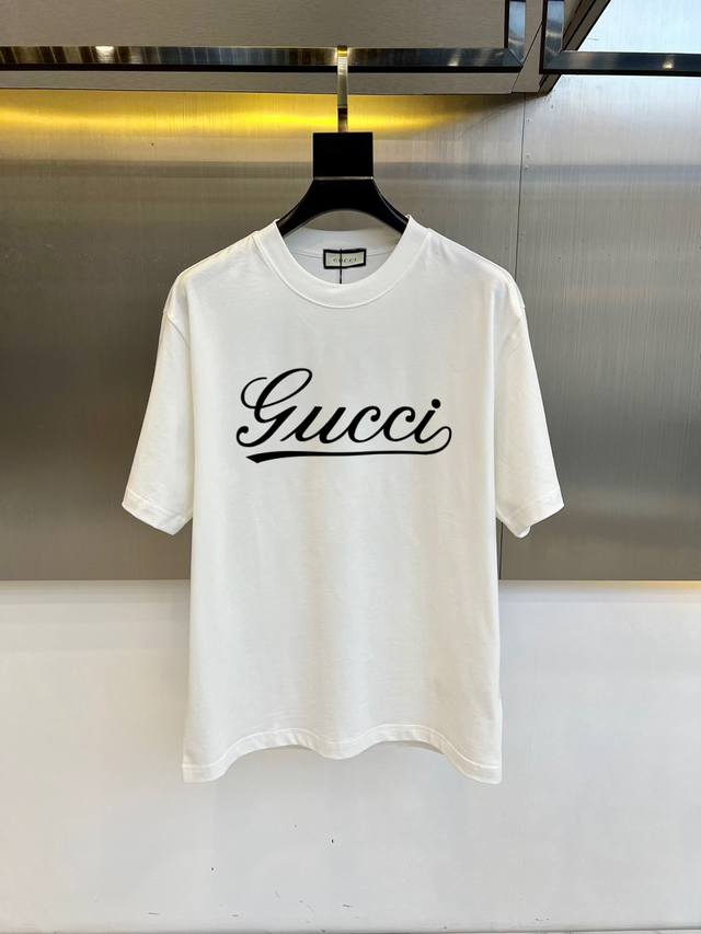 古驰 夏季新款 印花字母Logo休闲短袖T恤。进口100%长绒棉面料，舒适透气，印花图案Logo每个细节做到极致，成品完成非常Ok！上身极赞，随意百搭！Os版型