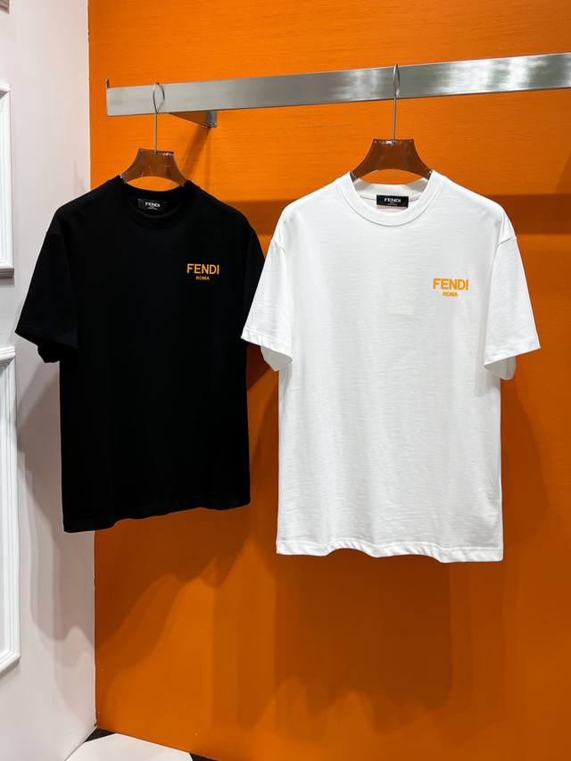 Fendi# 春夏顶级专柜同步短袖T恤 3标齐全 采用客供进口100%-32支双股新疆棉面料制成，专柜原版面料，品牌辨识度超级强，高街与精致风情十足，绝对能成为