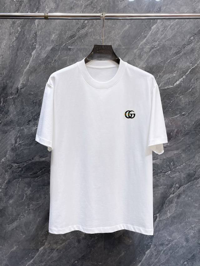 Guc** 古驰 2025 新品260克短袖 火爆上市啦 定制顶级优选洗水棉面料 上身舒适度高 专柜同款装饰 轻奢内敛低调奢华 内搭外穿轻松驾驭不挑人 裁剪精细