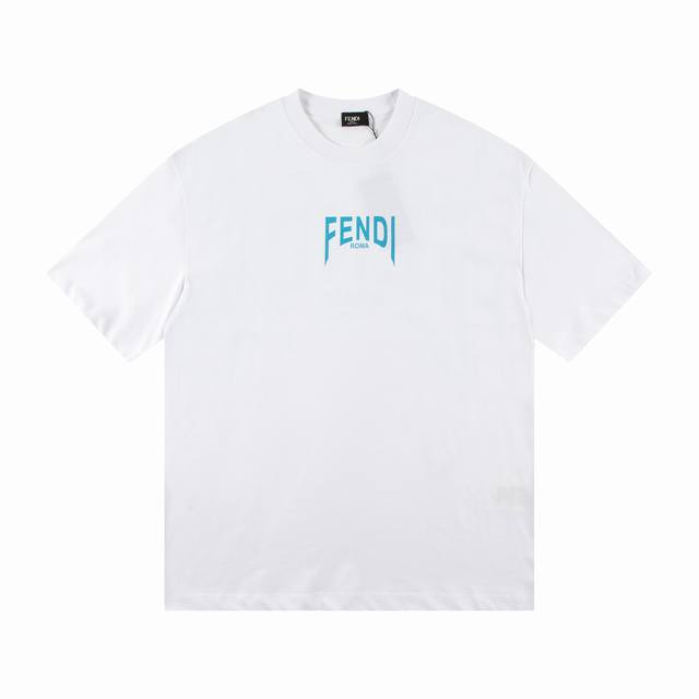 价格P： 一首起批.散单+10 款式：2025新款Fendi短袖T恤材质：高版本300G双纱精梳棉尺码： S～Xl颜色：白色款号：H1047
