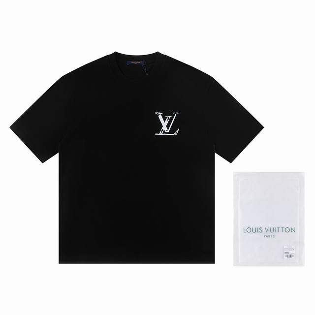 一首批.散单+10 Louis Vuitto*2025最新款短袖材质:采用高版本300G双纱精梳棉尺寸:S M L Xl颜色:黑色 白色款号:W2661