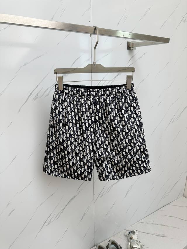 Dior 双面 新品专柜款高级订制新品短裤 定制面料 手感如同婴儿肌肤一样 超大弹力舒适度极高官网每季专柜必推产品 简约时尚 休闲走位 专柜走好设计 版型巨好