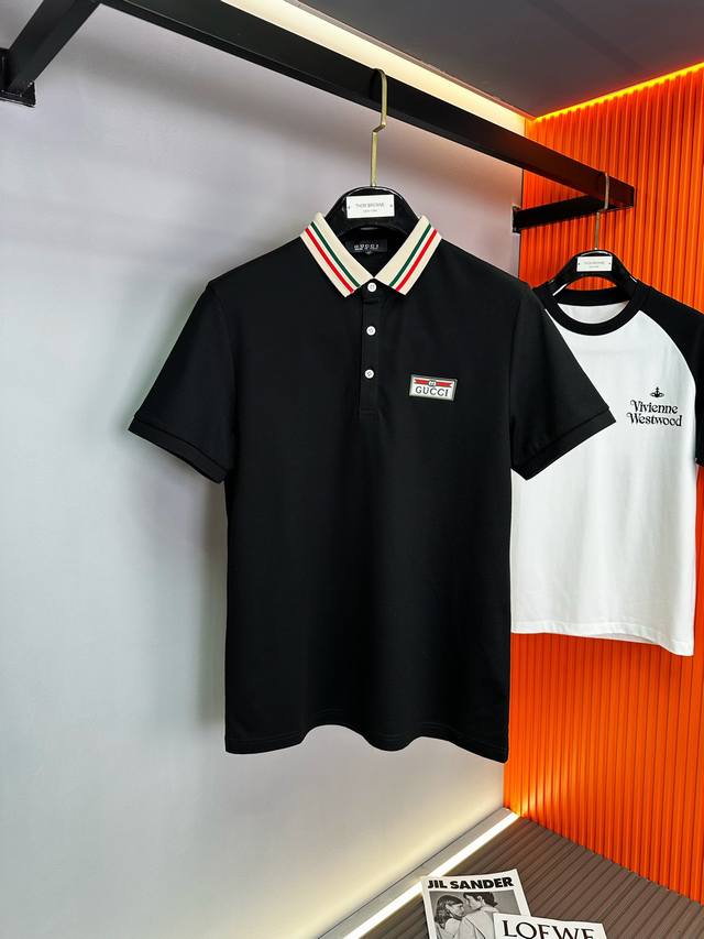 古驰 2025Ss夏季新款字母Logo男士翻领Polo衫！经典商务男款，客供定织100%网眼珠地棉布精心制成，面料表面排列均匀整齐的网眼纹理，透气性和散热排汗性