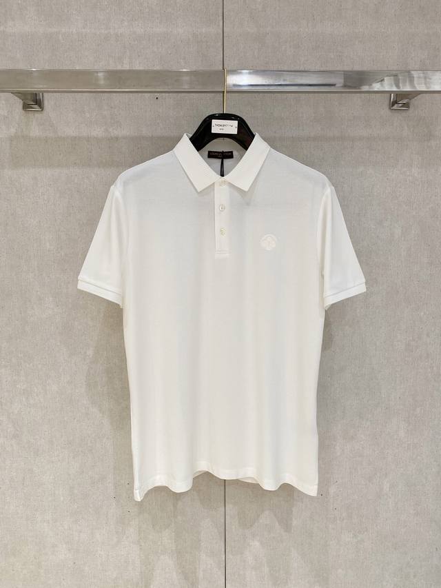 Lv 2025Ss夏季新款字母Logo男士翻领Polo衫！经典商务男款，高端男装的天花板级别的商务男款！简约时尚大气不失优雅，单穿内搭体面过人，品质控 细节控的