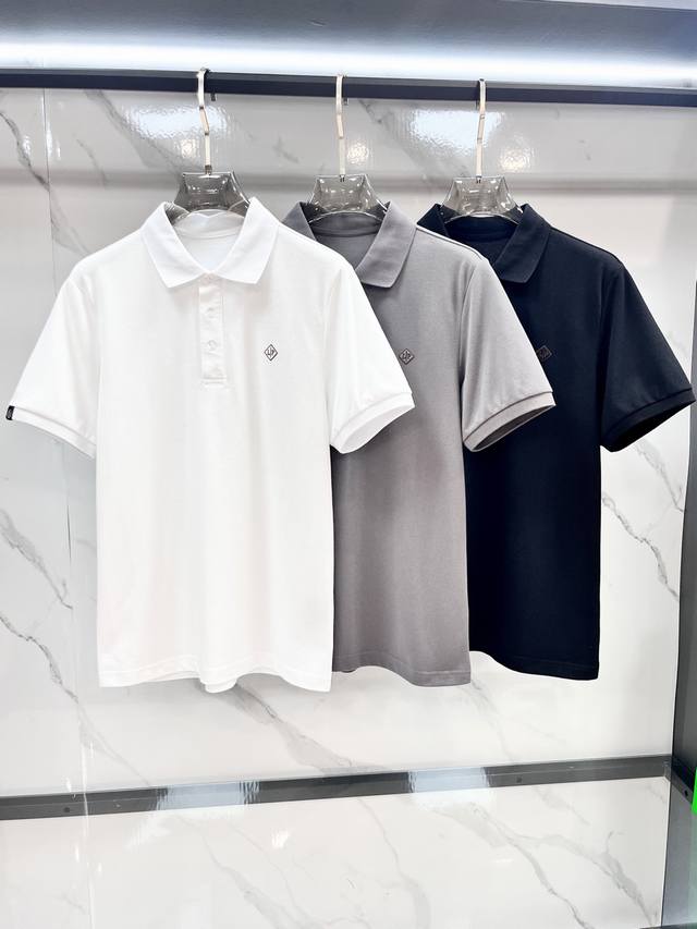 Lp2570新款春夏短袖翻领T恤Polo，最高版本客供定制高端朱地面料简单时尚款，拼色螺纹超级好看！胸前标志刺绣经典Logo简单大方的款式！满满的高级感，简欧风