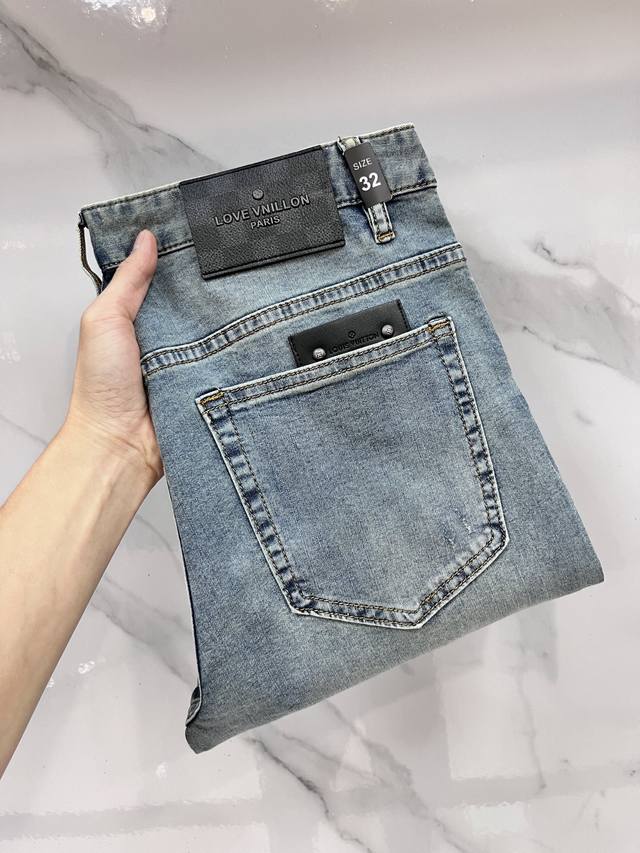 Lv 2025Ss早春新品薄款重工休闲裤，进口优质水洗弹力面料，上身舒适透气有弹力，客供五金辅料装饰，版型超正，全品相订单款，上身帅气十足 Size：29-38