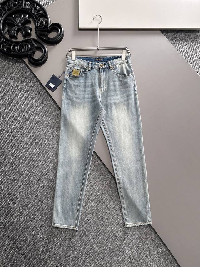 Lv 2025春夏新款男士休闲牛仔裤，顶级品质！渠道订单，官网同步出售！！原厂订制牛仔全棉材质！适合休闲 正装各种搭配～日常通勤的极品！！尺码：29-38 没3