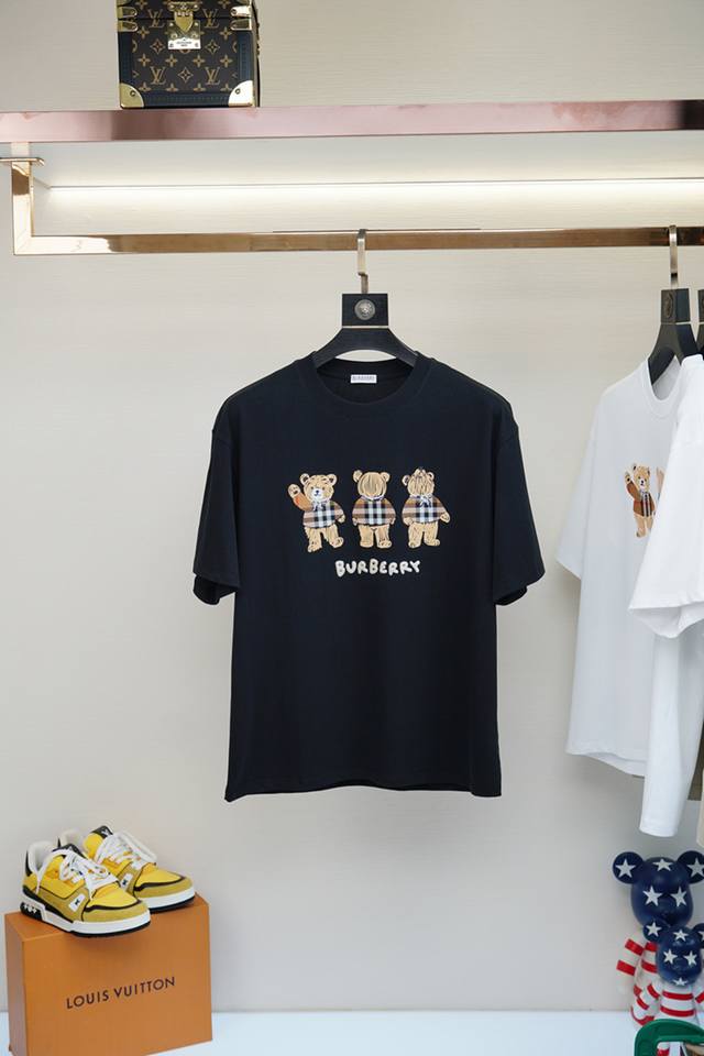Bbr 巴宝莉，2025Ss系列新品P 男士短袖时尚经典圆领设计！奢华品牌字母Logo搭配！高级定制百搭款式 任何人都可以轻松驾驭 采用高档顶级双丝光棉面料！非